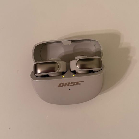 Bose Ultra Open Earbuds - Picture 3 of 3